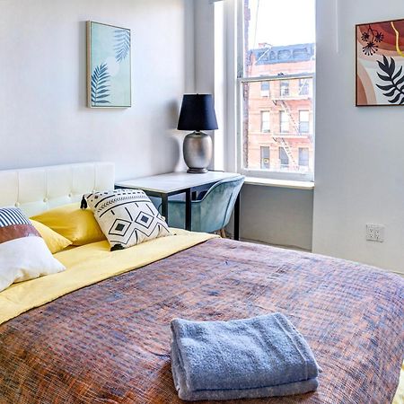 3 Bedroom Gorgeous Suit In Hells Kitchen نيو يورك المظهر الخارجي الصورة