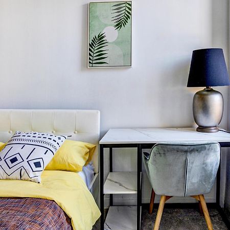3 Bedroom Gorgeous Suit In Hells Kitchen نيو يورك المظهر الخارجي الصورة