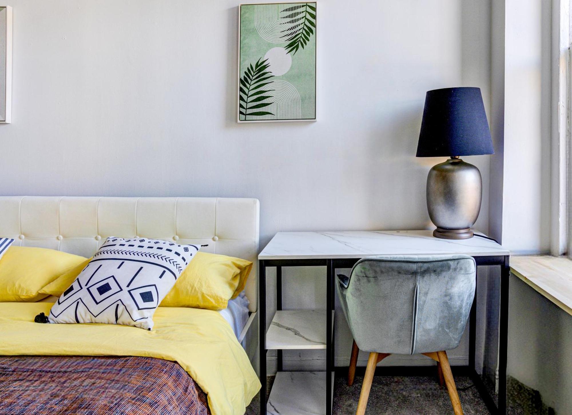 3 Bedroom Gorgeous Suit In Hells Kitchen نيو يورك المظهر الخارجي الصورة